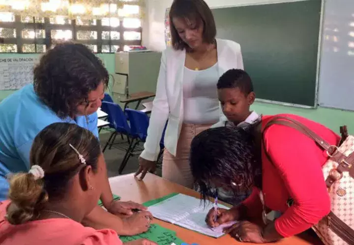 La jornada de entrega de becas inicia en San Miguelito (Cortesia @IFARHU)