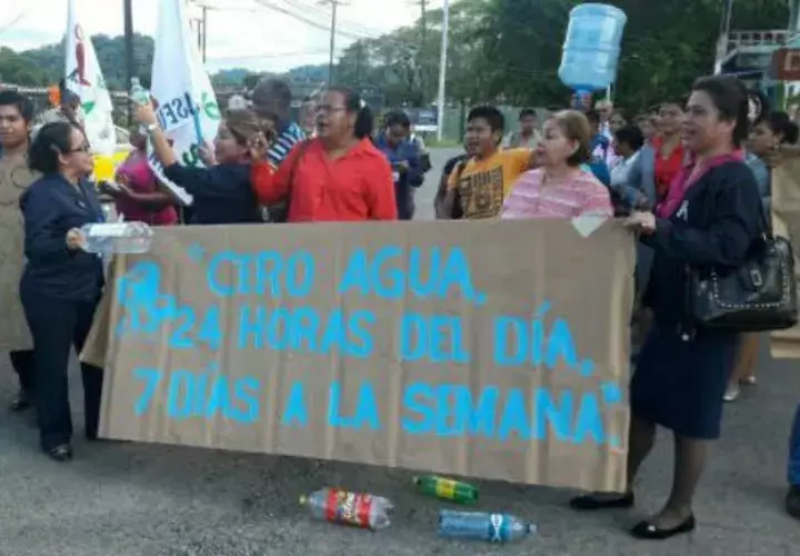 Quieren agua permanente. Foto: Leonardo Machuca G.