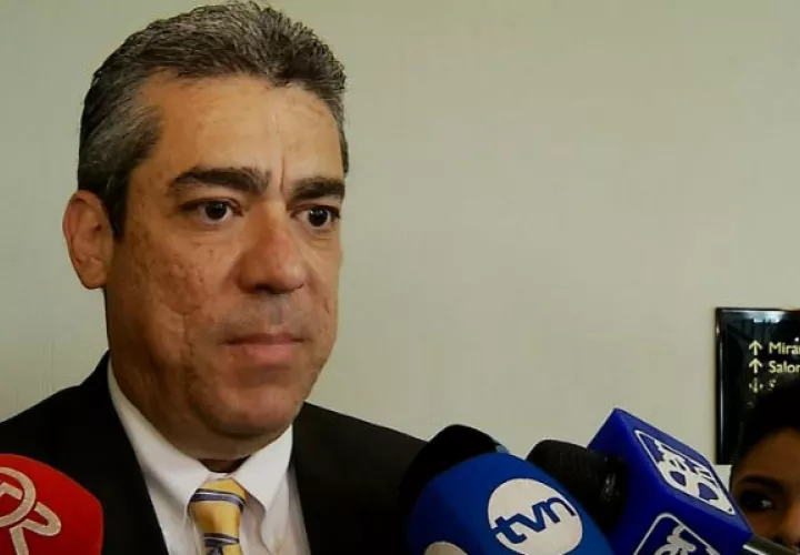 Miguel Mayo ministro de Salud 