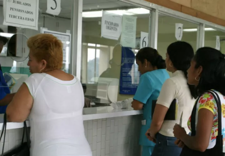 Gobierno responsabiliza a los médicos por la crisis de medicamentos 