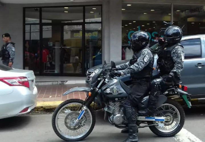 Presencia policial en las calles. Foto: Mayra Madrid 