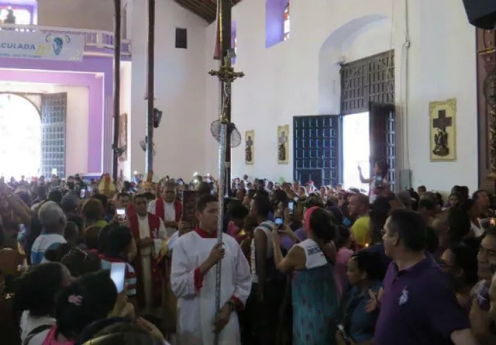 Misa en la Iglesia. Foto: Delfia Cortez