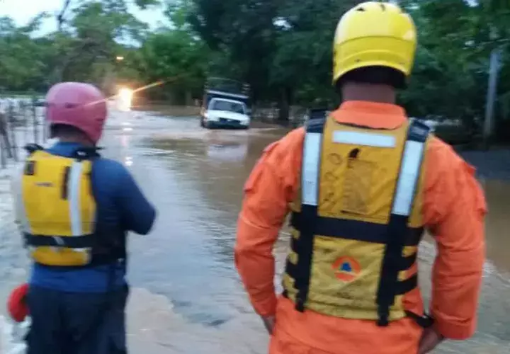 Personal realiza monitoreo en La Loma de Quebro. @Sinaproc_Panama 