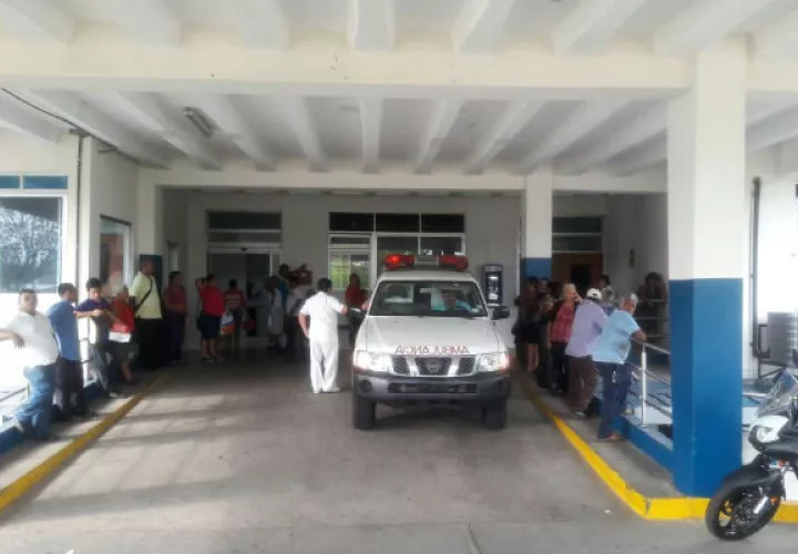 La afectada recibe atención médica. 