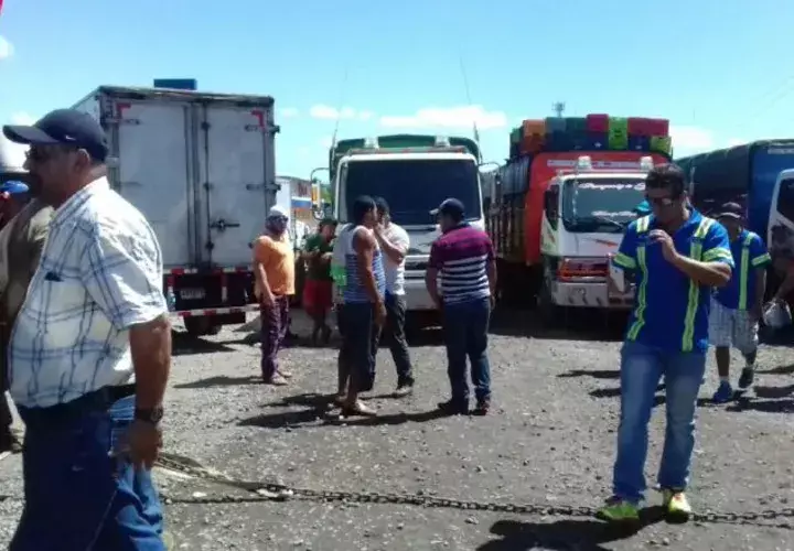 Los transportistas de carga siguen esperan que el Gobierno les dé una respuesta positiva. /Foto Archivo