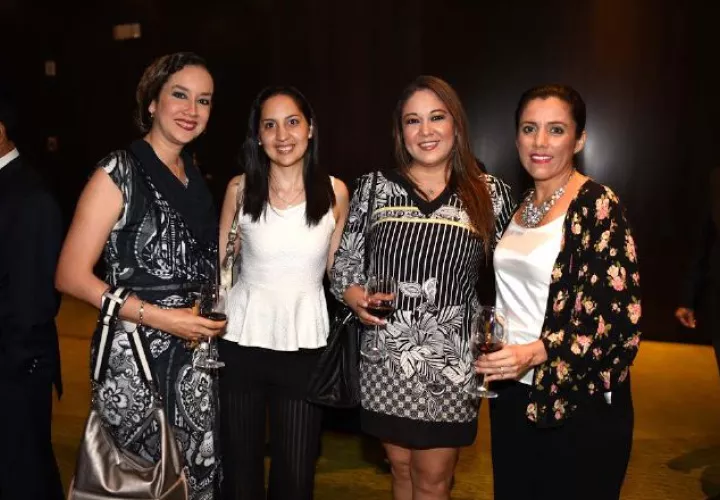 5. Matilde de Pérez, Alejandra Torres, Norma Arellano y Guadalupe Gutiérrez.