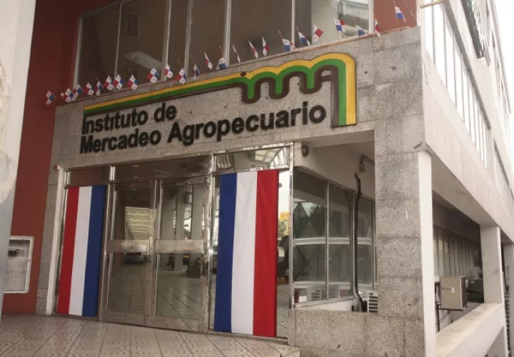 Raúl Ávila de la Lastra (recuadro) no es conocido por tener negocios afines al sector agropecuario del país, sino por manejar discotecas. /Foto Archivo
