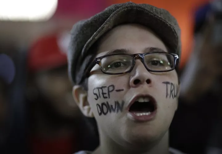 Más de 10 mil personas se manifestaron con Trump durante el fin de semana. /Foto AP