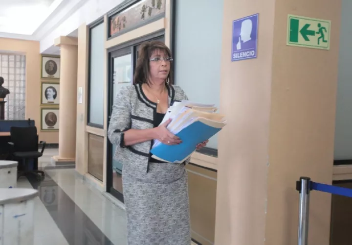La exprocuradora Ana Belfon enumera las irregularidades de un expediente paralizado. /Foto Víctor Arosemena