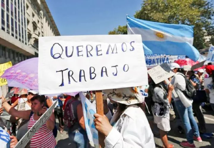 Gobierno revisará convenios colectivos. /Foto Archivo