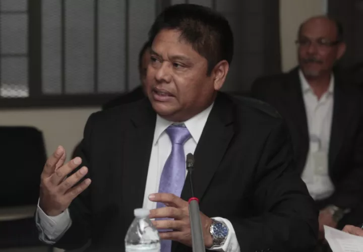 El ministro de Seguridad, Alexis Bethancourt, firmó el contrato con una empresa estadounidense. Archivo