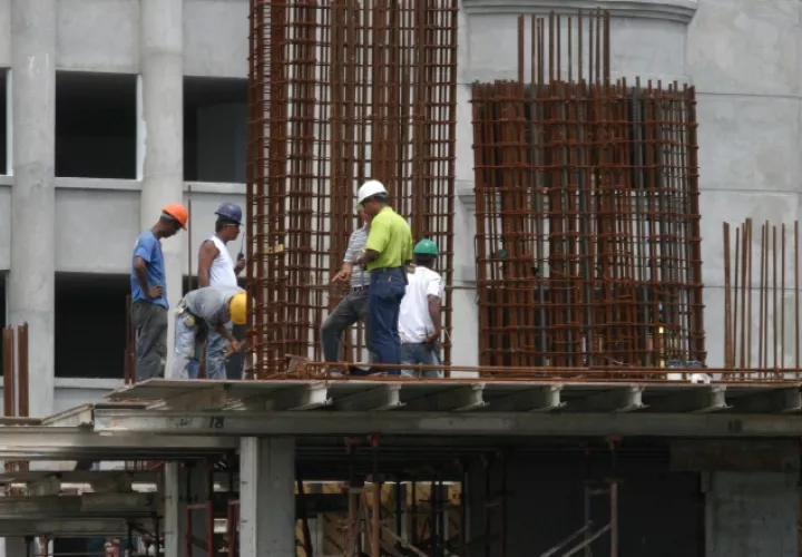 El valor de las construcciones, adiciones y reparaciones ha mostrado una caída de 12% hasta septiembre de este año, según la Contraloría.