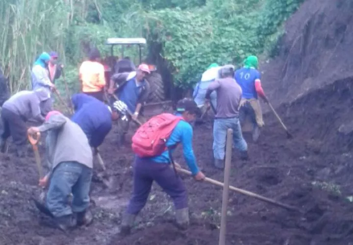 Cinco comunidades dedicadas a la producción de hortalizas en  Tierras Altas,  continúan incomunicadas. José Vásquez