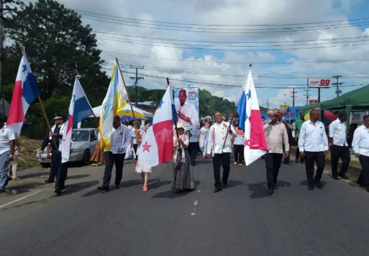 Los abanderados. Foto: Delfia Cortez. 