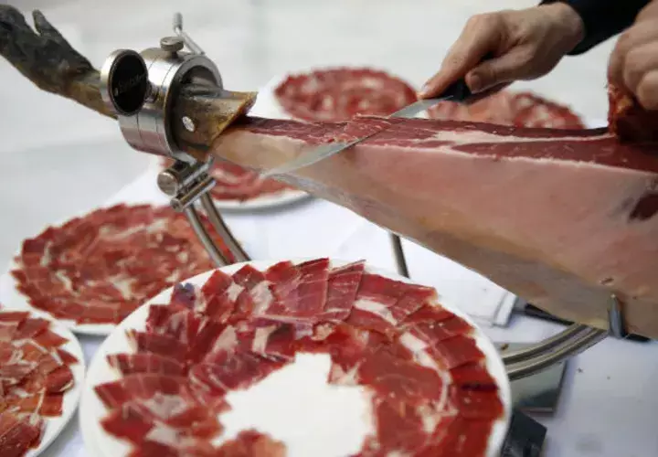 Un cortador de jamón. Foto: EFE/Archivo