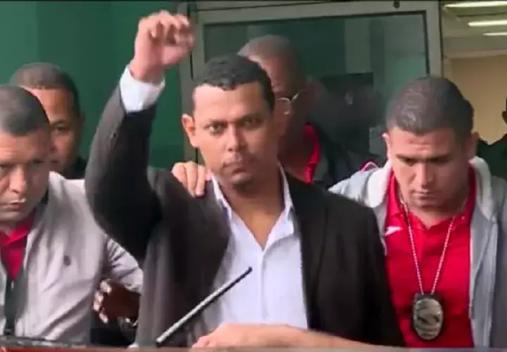 Mayor Alex Cedeño a su salida de la audiencia 
