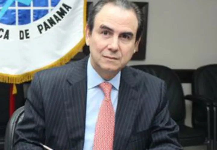Ricardo Fernández Superintendente de Banco 