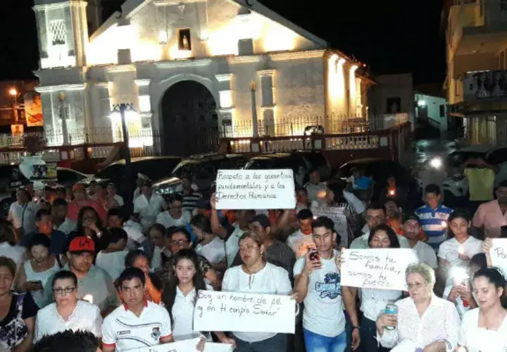 Familiares y amigos. Foto: Zenaida Vásquez
