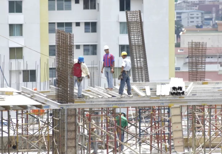 El sector constructor ha venido sufriendo una baja en los últimos dos años, producto de la desaceleración económica que está atravesando el país. /Foto Archivo