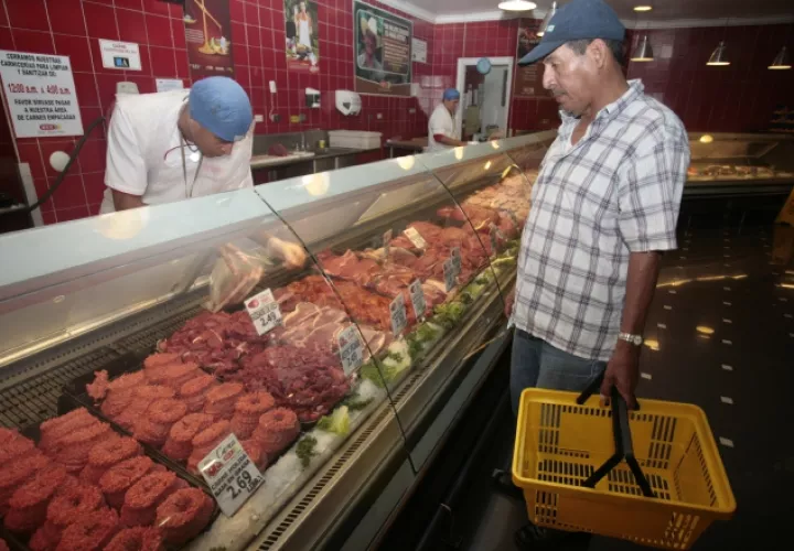 Los consumidores son los más afectados en cuanto a los precios ofertados en el mercado. /Foto Archivo