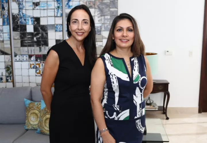 2. Paola Muñoz y Patricia Salazar.
