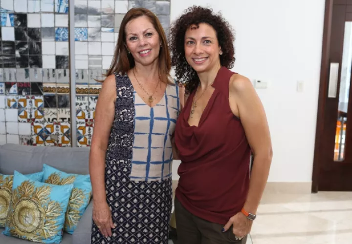 3. Silvia de Balarezo y Duna Roello.
