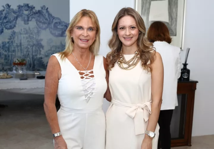 4. Emma Conroy de Prieto y Viviana Artzyeli.