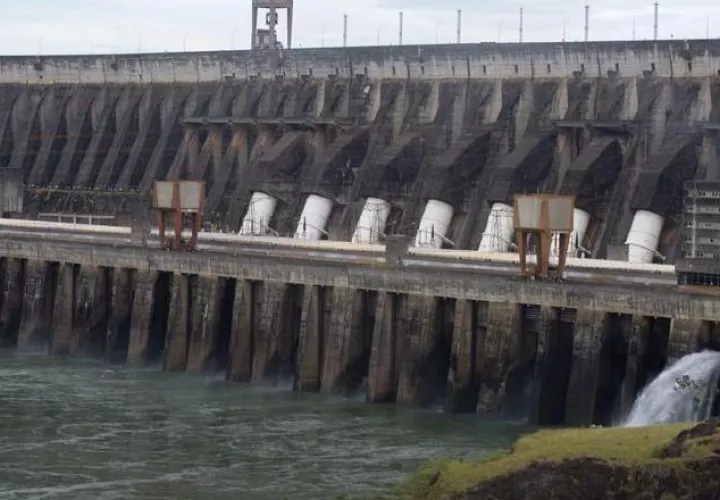 La central hidroeléctrica Itaipu Binacional está situada entre Brasil y Paraguay. /EFE