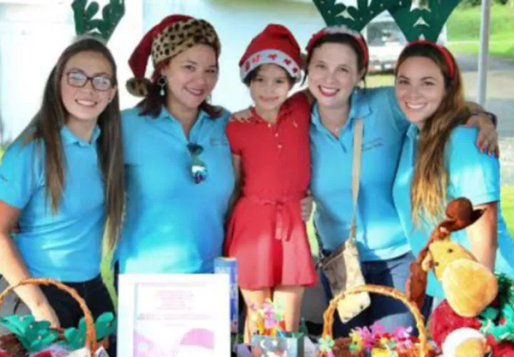 3. Victoria Davian, Sandra Castrellón, la pequeña Vicky, Karin Sempf  y Kathy Bodden.