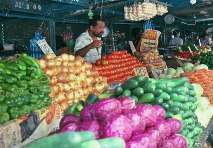 Panameños se perjudican con altos precios a fin de año. /Foto Archivo