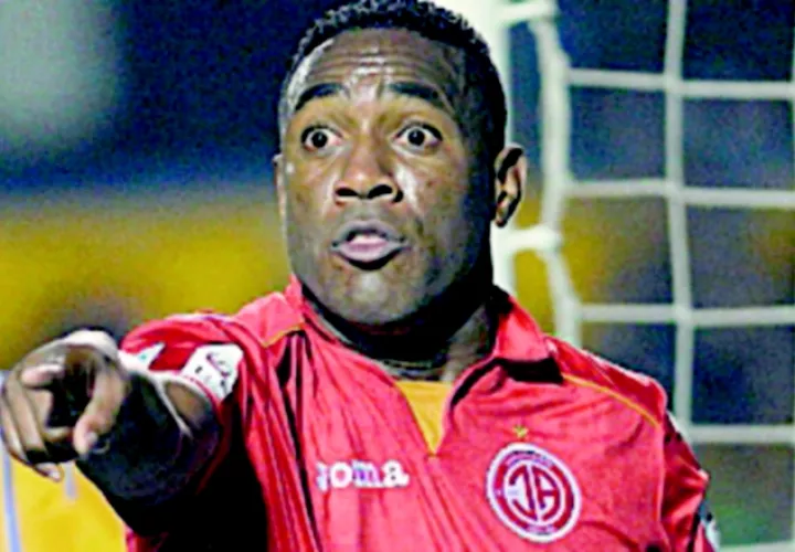 Luis Tejada es garantía de gol en  Perú. /Foto Grupo Epasa