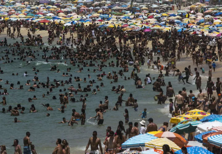 Piden minimizar los espectáculos en las playas brasileñas. FOTO/EFE