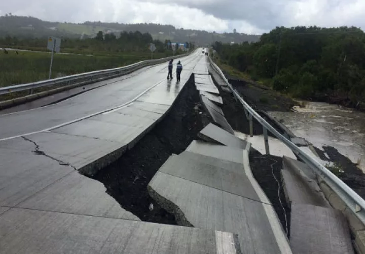Calle destruida por el terremoto. Foto/ EFE