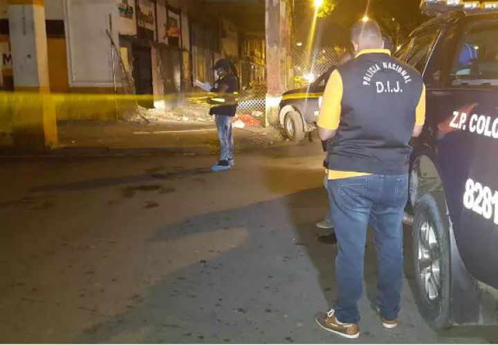 Funcionarios de Criminalística. Foto: Delfia Cortez. 