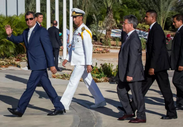 Rafael Correa asegura que el país asa por momentos críticos. 