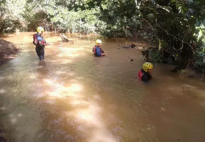 La fuerte corriente lo arrastró. Foto: Thays Domínguez. 