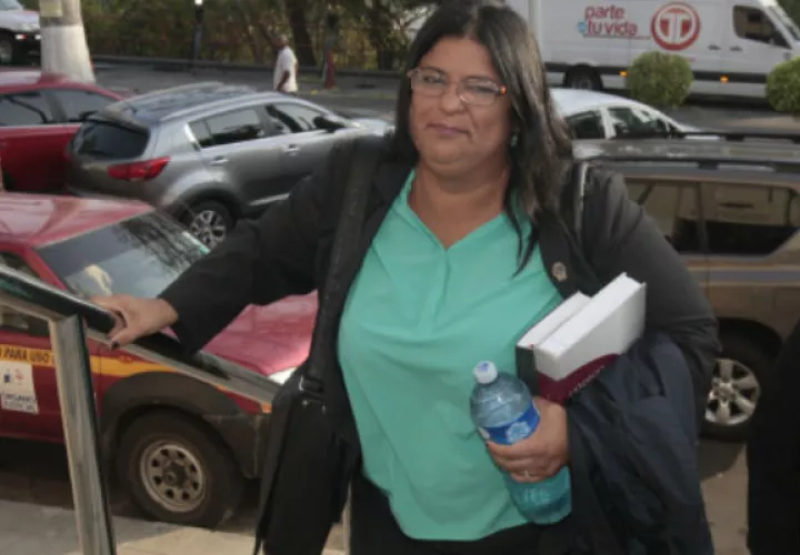 Tania Sterling ha solicitado llamamiento a juicio a 17 personas