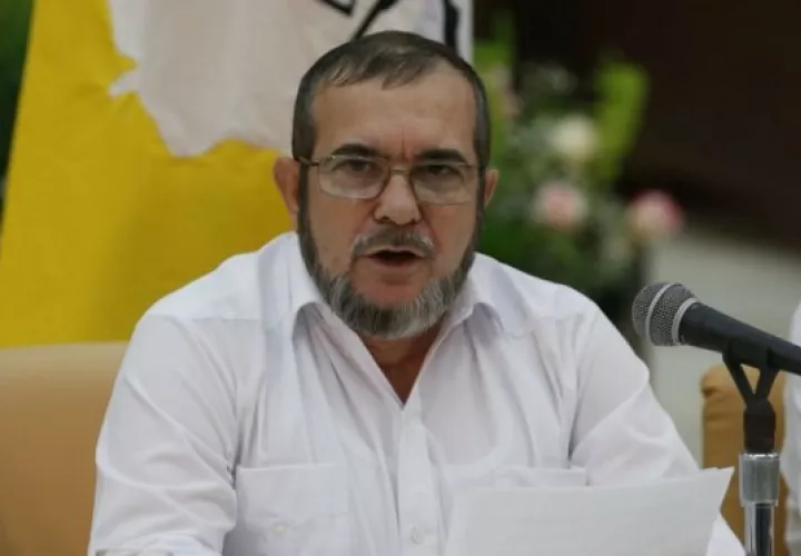 "Saludamos aprobación de la Ley de Amnistía, este es un paso más, en el largo camino que tenemos que transitar los Colombianos hacia La Paz", dijo "Timochenko" en Twitter. 