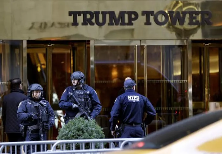 Fuerte vigilancia policial en el Trump Tower. FOTO/AP