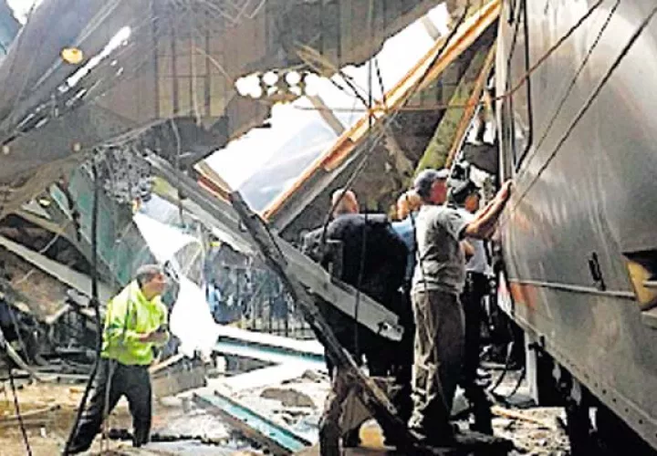 Descarrilamiento de  tren en Nueva Jersey causa tres víctimas fatales