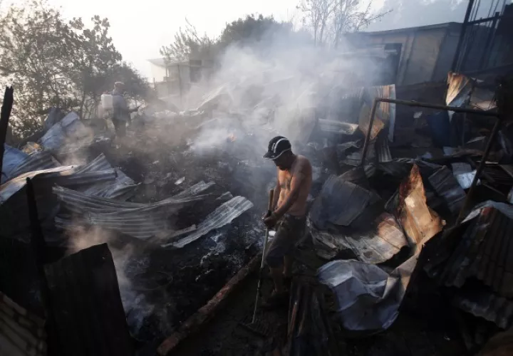 Las autoridades investigan las causas de incendio. /Foto EFE