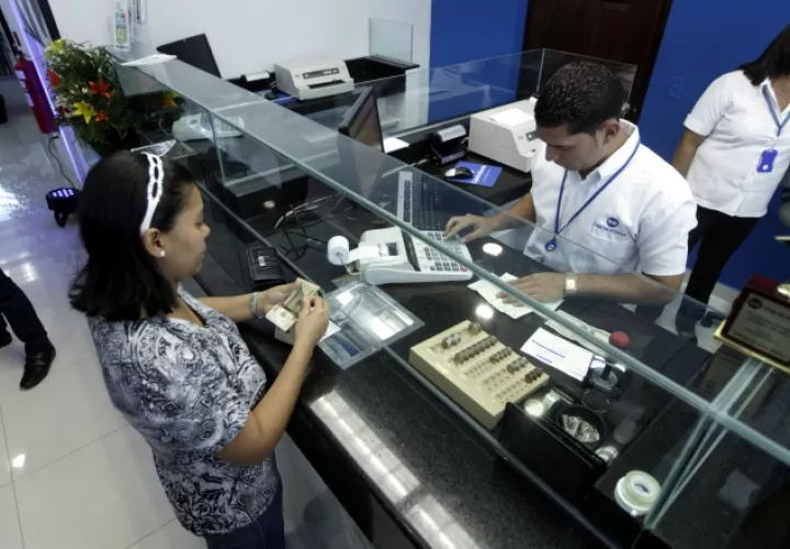 Las tarjetas de crédito es el renglón  que menos  ha crecido con un  4.3%  en número  de operaciones y 6.5% en su saldo. /Foto Archivo