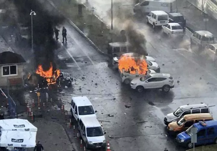 Explotó  un coche bomba frente al Palacio de Justicia. /Foto EFE