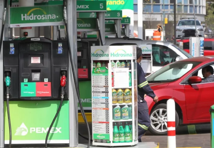 Un litro de gasolina en EE.UU. costaba en promedio 0.68 dólares (14.07 pesos). Efe