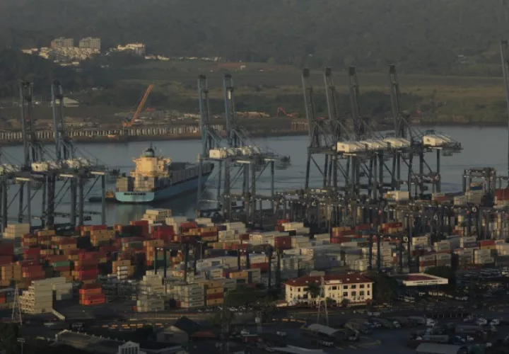 El año pasado hasta noviembre, los puertos panameños perdieron 700 mil contenedores de trasbordo. Víctor Arosemena