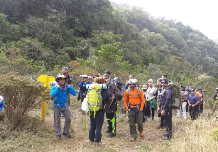 Los turistas fueron sacados del área por precaución. /Foto José Vásquez