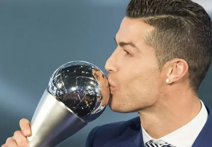 CR7  dio las gracias a todos los que le han votado para este galardón, se despidió señalando: ‘No tengo más que decir. Creo que el premio habla por sí mismo. Estoy muy feliz. Gracias a todos’.