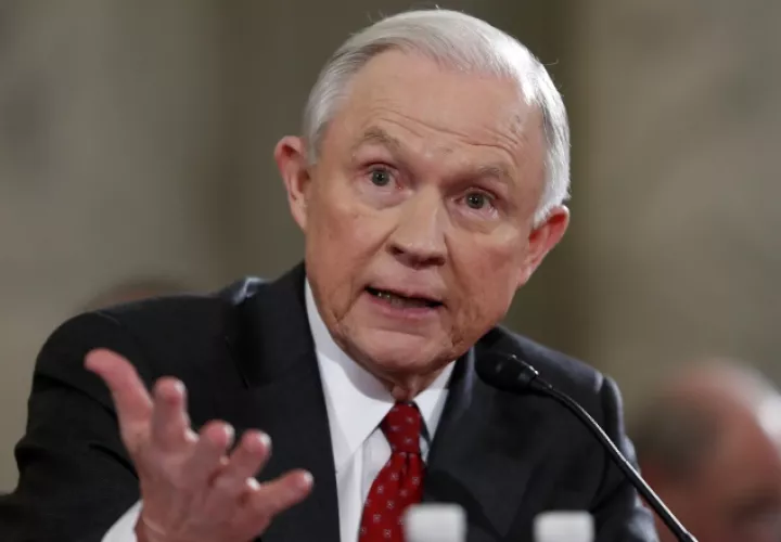 El Fiscal General designado, Senador, Jeff Sessions, testifica en Capitol Hill en Washington. /Foto AP