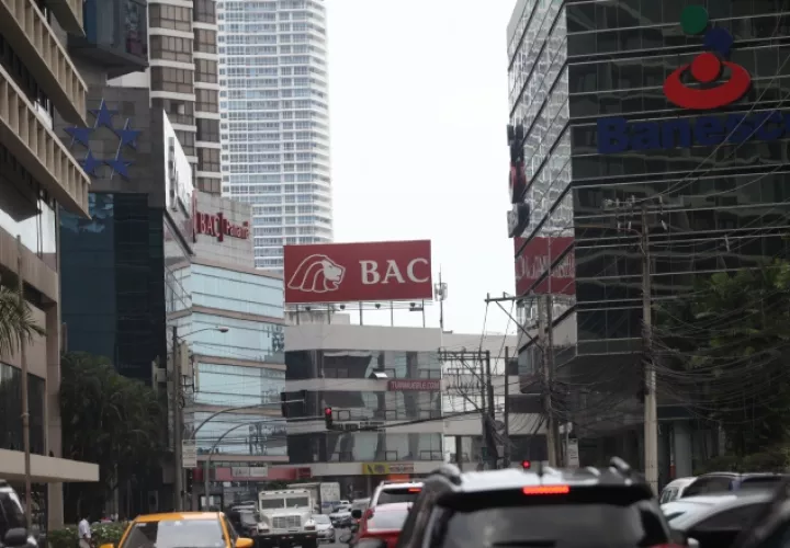 Panamá se ha convertido en  uno de los países con más alto  alcance  bancario en América Latina. Archivo
