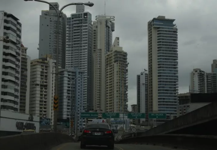 Panameños humildes podrían perder sus residencias  debido a implementación de normativa.  Archivo